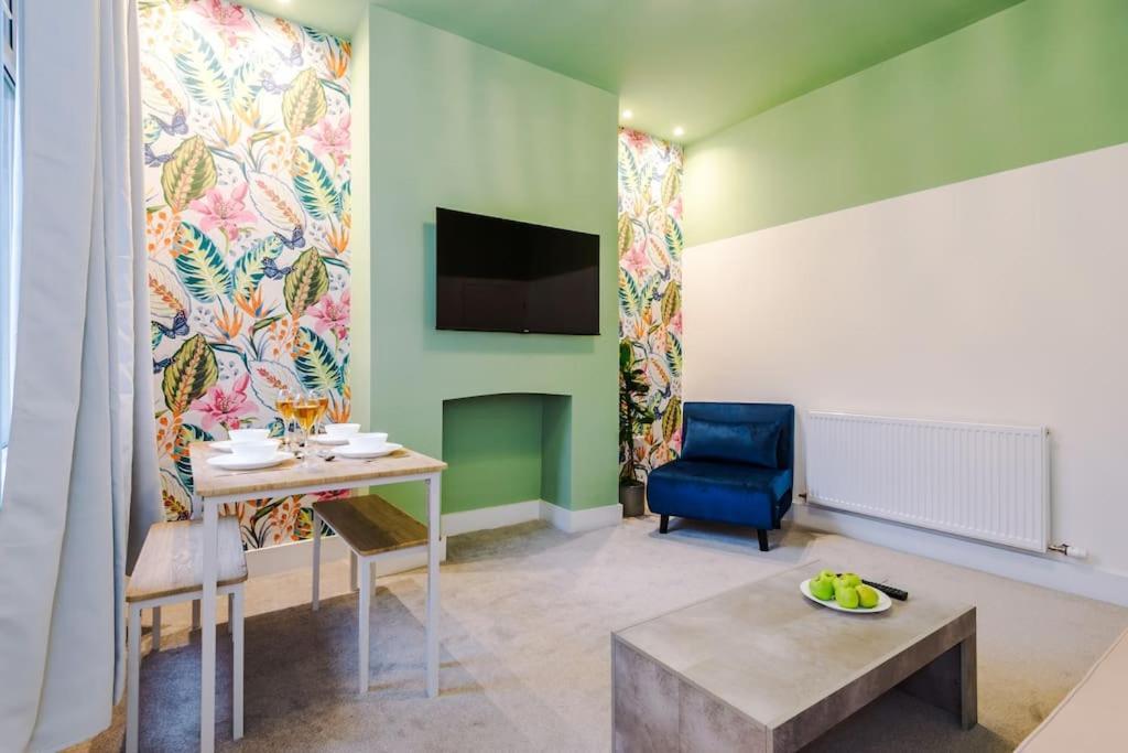הוילה מנצ'סטר 5 Bed Salford Sanctuary Retreat מראה חיצוני תמונה