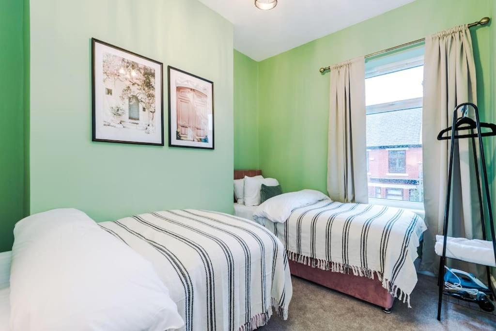 הוילה מנצ'סטר 5 Bed Salford Sanctuary Retreat מראה חיצוני תמונה