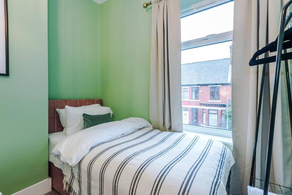 הוילה מנצ'סטר 5 Bed Salford Sanctuary Retreat מראה חיצוני תמונה