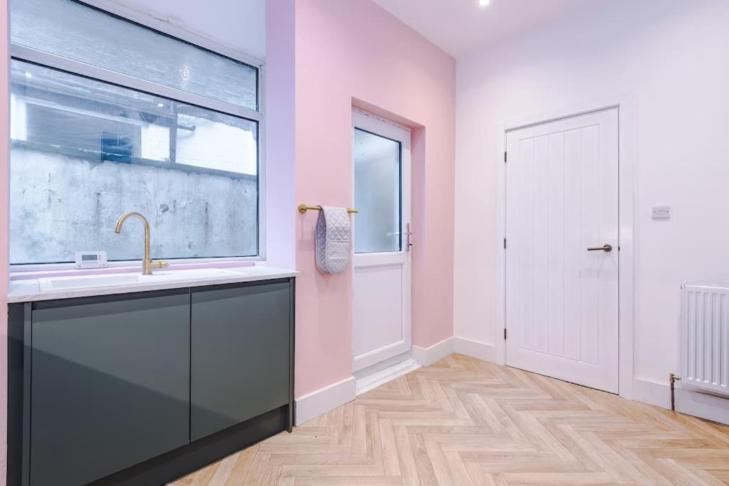 הוילה מנצ'סטר 5 Bed Salford Sanctuary Retreat מראה חיצוני תמונה