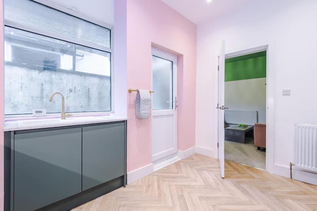 הוילה מנצ'סטר 5 Bed Salford Sanctuary Retreat מראה חיצוני תמונה