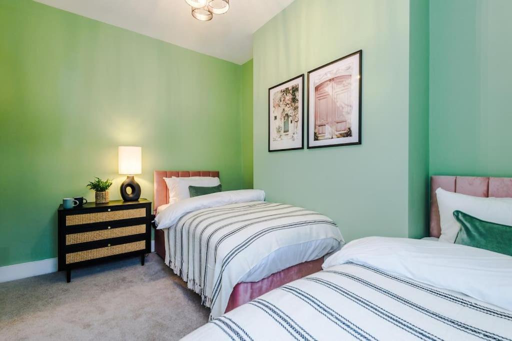 הוילה מנצ'סטר 5 Bed Salford Sanctuary Retreat מראה חיצוני תמונה