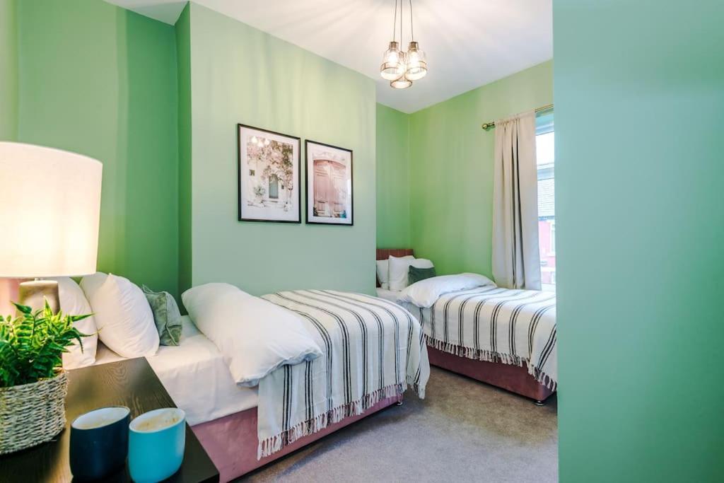 הוילה מנצ'סטר 5 Bed Salford Sanctuary Retreat מראה חיצוני תמונה