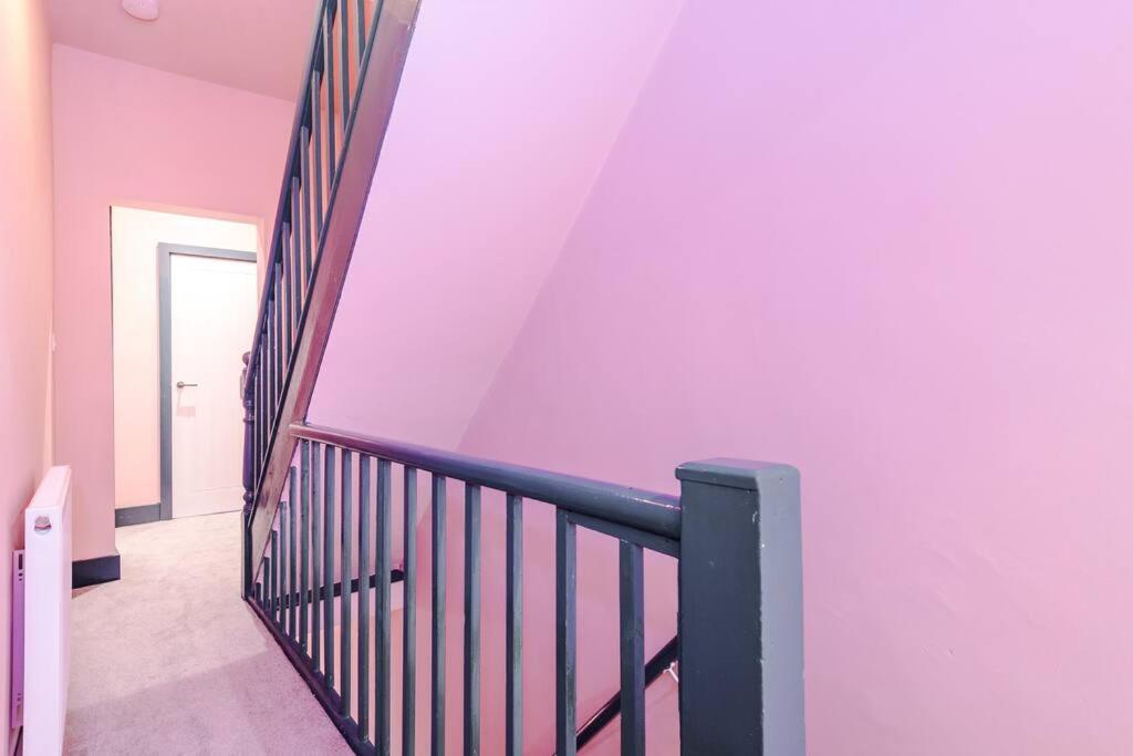 הוילה מנצ'סטר 5 Bed Salford Sanctuary Retreat מראה חיצוני תמונה