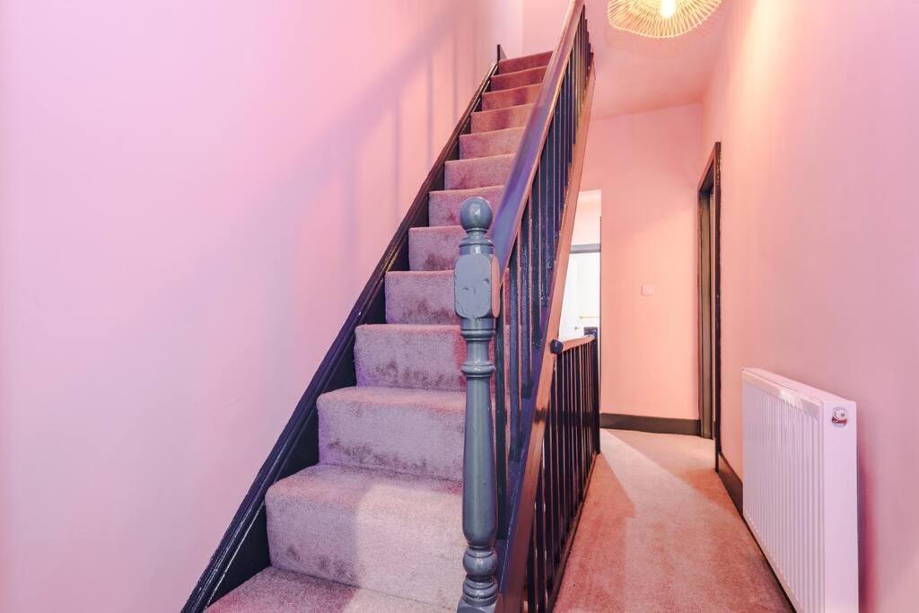 הוילה מנצ'סטר 5 Bed Salford Sanctuary Retreat מראה חיצוני תמונה
